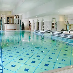 Towers & Leisure Centre Отель